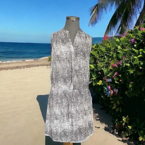 HILARY RADLEY Blouson Dress V-Neck Cinched Waist Black White Gray Casual Dress - Picture 2 of 10